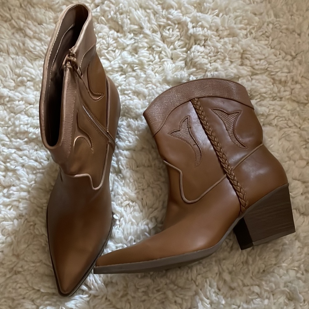 Universal Thread Boots Sz 10 - image 2